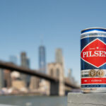 “En el corazón de Nueva York, tener la cédula paraguaya vale una Pilsen para brindar por nuestra identidad.”