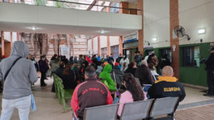 Hospital de Clínicas: largas filas de pacientes para oftalmología