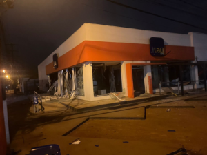 ¿No vieron venir el ataque al banco? Ministro promete revisión en inteligencia militar