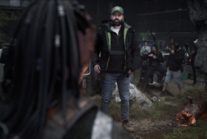 DAN TRACHTENBERG REGRESA COMO DIRECTOR EN «DEPREDADOR: TIERRAS SALVAJES», LA NUEVA PELÍCULA QUE LIDERA LA TAQUILLA GLOBAL