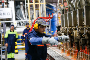 La Fábrica Paraguaya de Vidrios de Cervepar se posiciona como referente exportador en la región