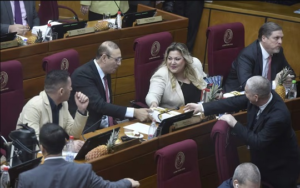 Senado posterga la ley que obliga a devolver pagarés a los deudores