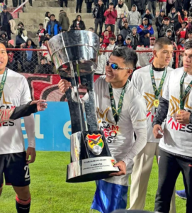 Héctor Bobadilla, campeón en Bolivia