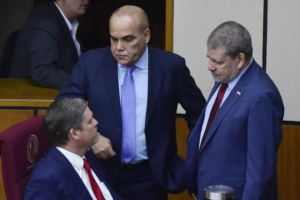 Chase niega crisis interna en bancada cartista