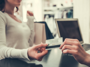 BCP aprueba norma de   interoperabilidad de tarjetas