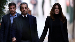 La Fiscalía francesa pide procesar a Nicolas Sarkozy y Carla Bruni por manipular a un testigo