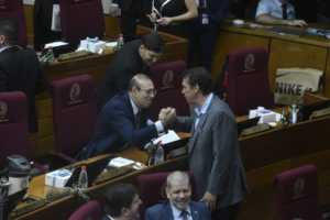 Senadores aprueban ascensos, pese a negros legajos y polígrafo