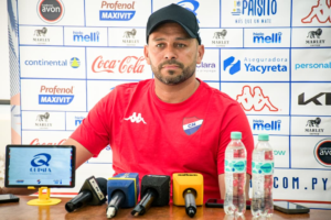 Felipe “Gato” Giménez, con manos a la obra al frente del plantel de Nacional