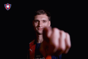 El “Ciclón” se vuelve Dark: la creativa bienvenida de Cerro Porteño a Mateo Klimowicz