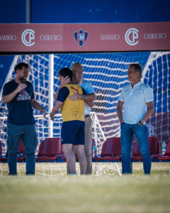 Gustavo Alfaro, presente en el entrenamiento de Cerro Porteño