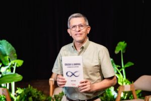 DARÍO LUGO PRESENTA EL LIBRO CRUZAR EL UMBRAL – EL AXIOMA DE LA FINITUD