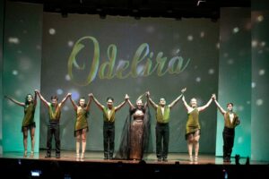 ¿A qué famoso invitará Clara Franco al teatro este fin de semana?