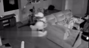 Encapuchados asaltan a una familia mientras dormía