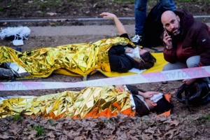 Al menos dos muertos y 40 heridos al descarrilar un tranvía en Milán