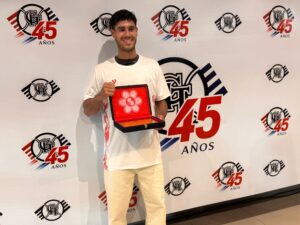 El Club Internacional de Tenis homenajeó a Daniel Vallejo por su ingreso al Top 100 de la ATP