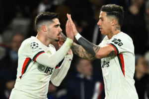 Pedro Neto pide disculpas a pasapelotas tras empujón