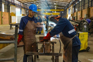 La actividad económica arrancó con tímido crecimiento en el primer mes del año por retroceso en industrias y construcciones