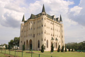 Iglesia Madre del Buen Consejo: el santuario neogótico que ilumina Ypacaraí