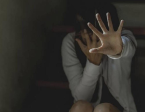 Ordenan detención de policía denunciado por violencia familiar en San Pedro