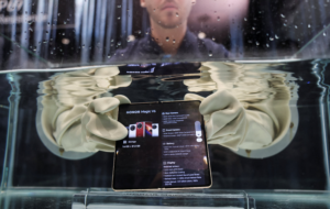 Entre lo retro y la robótica: así mejoran sus cámaras los móviles del MWC