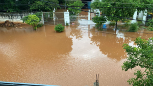Luque: lluvias inundan viviendas en en el Laurelty