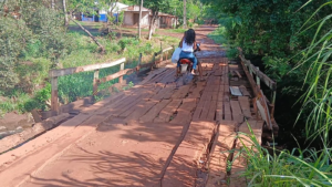 Pedro Juan Caballero: denuncian puente en estado deplorable y calles intransitables en un asentamiento