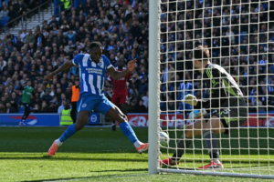 Brighton, con asistencia de Diego Gómez, derrotó 2-1 a Liverpool