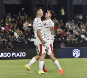 Cerro Porteño aprovecha los errores de Libertad para llevarse un triunfo clave de La Huerta