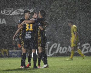 Trinidense 3-Recoleta FC 2: La Cruz para el Canario