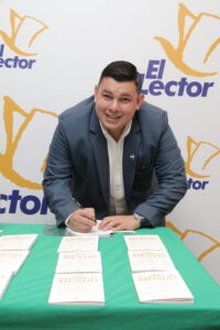 Presentan “Del Barrio al Mundo”, un libro sobre experiencias en el camino emprendedor