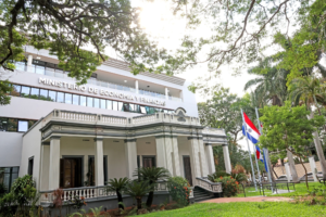 Gastos en programas sociales sin focalizar forzará una suba de impuestos, advierte economista