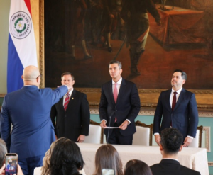 Peña promete pagar deudas del Estado con farmacéuticas y constructoras