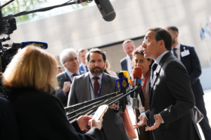 Albares insta a la UE a enviar una “señal fuerte” a Israel con la suspensión del Acuerdo de Asociación