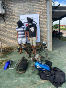 Hermanos fueron aprehendidos tras denuncia de su madre por robo y maltrato