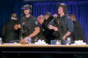 Trump, evacuado ileso de la cena de corresponsales de la Casa Blanca tras un tiroteo