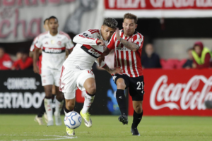 Estudiantes y Flamengo se sacaron chispas en un empate que mantiene el invicto