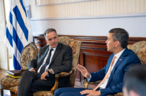 Peña gira hacia Uruguay y reabre el plan de salida al mar