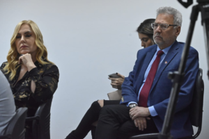 Periodista pide esclarecer origen de red desinformante: “Están usando para barbaridades, es terrible”