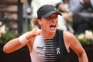 Roma: Iga Swiatek supera a Pegula camino a semifinales