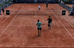 Daniel Vallejo avanzó de ronda en el dobles del ATP Challenger de Valencia