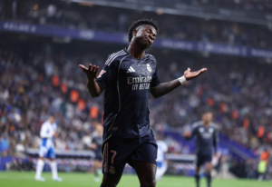 El Real Madrid gana y aplaza el título liguero del Barcelona