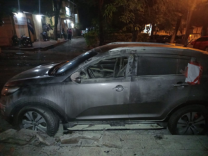 Intentan incendiar vehículo incautado a “La Vaca” frente a una comisaría