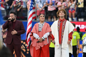 Purahei Soul: emoción y fervor albirrojo en la entonación del Himno Nacional