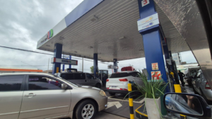 ¿Bajará el combustible?: Petropar analiza los costos tras acuerdo de paz