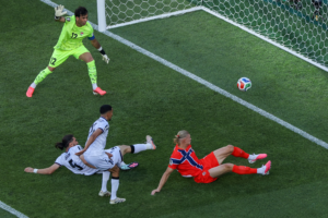 Contundente Noruega golea a Irak, con doblete de su astro Erling Haaland