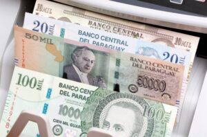 Salario mínimo divide a empresarios y sindicatos tras aumento decretado por Peña