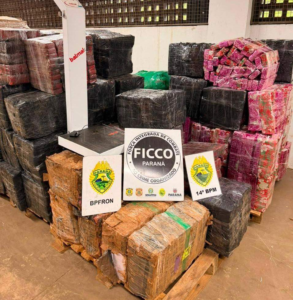 Incautan casi dos toneladas de marihuana, un arma y vehículos en operativo en la frontera