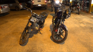 Policías aprehendidos tras llevar motocicletas incautadas de una comisaría