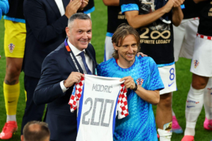 Luka Modric entra al club de los 200 partidos