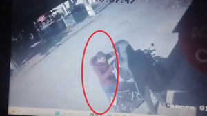 Video: robaron una moto en Villa Elisa, pero el GPS permitió capturar a los sospechosos